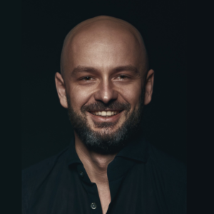 LUKASZ-TURCZYNSKI-scaled830x830